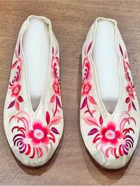 Chinese Embroidered Silk Lady Leather Slipper Shoe Vintage Handmade